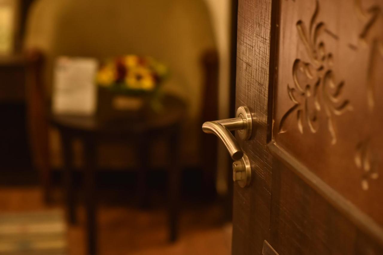 Casa Broadway-A Boutique Hotel Kolkata Exterior photo